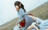 青春与音乐的完美融合：蠢沫沫吉他妹妹cos，甜美又性感