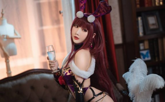 面饼仙儿兔女郎COS：演绎神秘女王斯卡哈的性感与魅惑