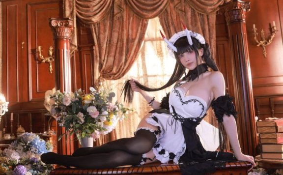 水淼aqua碧蓝航线COS：诠释女仆版能代的俏皮与温柔魅力