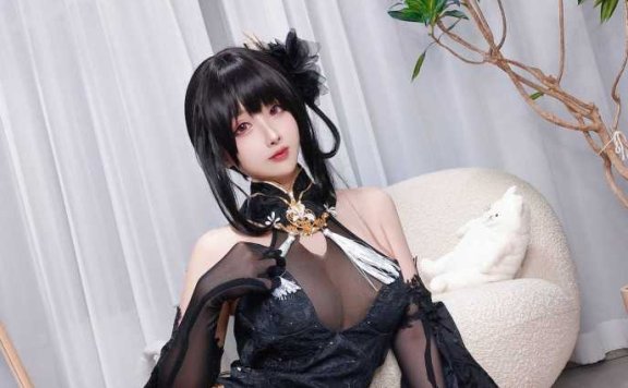 rioko凉凉子碧蓝航线镇海COS：性感与智慧并存的绝美呈现
