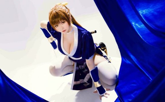 星之迟迟霞COS：演绎死或生中性感与灵动的女忍者风采