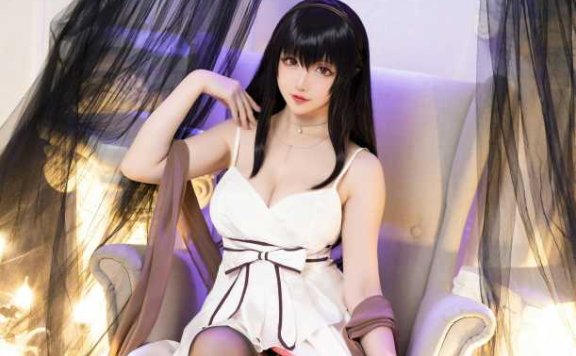 星之迟迟霞之丘诗羽COS：完美演绎腹黑学姐的温柔与性感