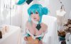 面饼仙儿初音未来COS：带来兔女郎性感与甜美的极致融合