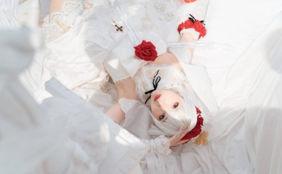 崩坏学园面饼仙儿COS：完美演绎婚纱版德丽莎的甜美与英勇