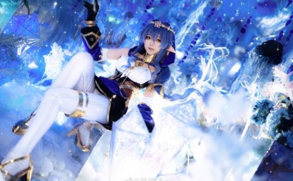 楚楚子w原神COS：诠释莱依拉的梦幻与性感让你沉醉其中