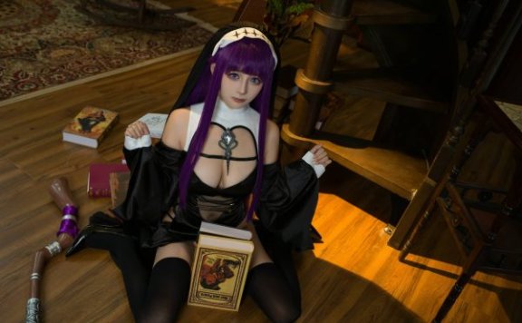 魔法少女桜井宁宁COS：诠释黑礼服菲伦的魔法魅力与性感