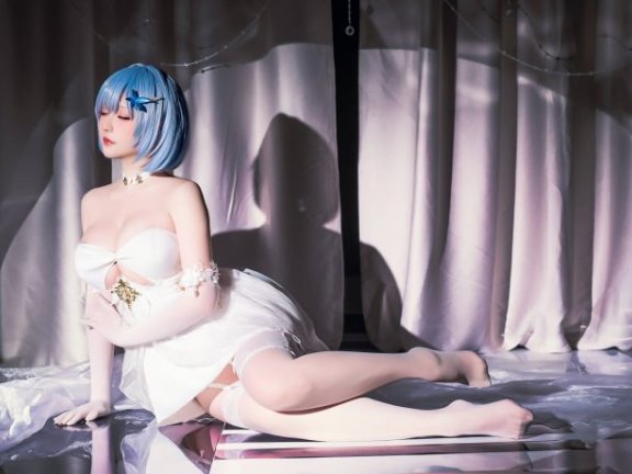 碧蓝航线星之迟迟COS：礼服恰巴耶夫美丽与性感的极致融合