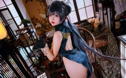 蔚蓝档案日奈娇COS：完美诠释门主大人妃咲的高贵与神秘