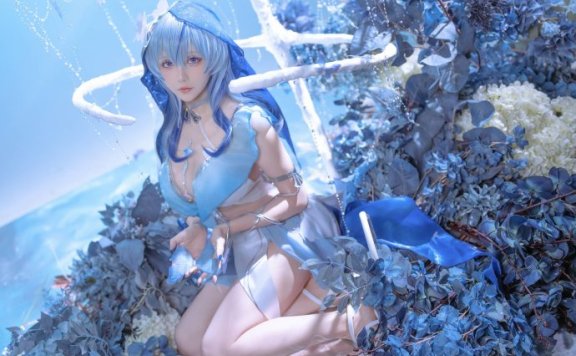 鸣潮星之迟迟COS：演绎守岸人的冰冷神秘与性感柔美