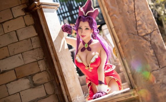 雨波_HaneAme安洁拉COS：演绎魔法少女的高傲与性感魅力