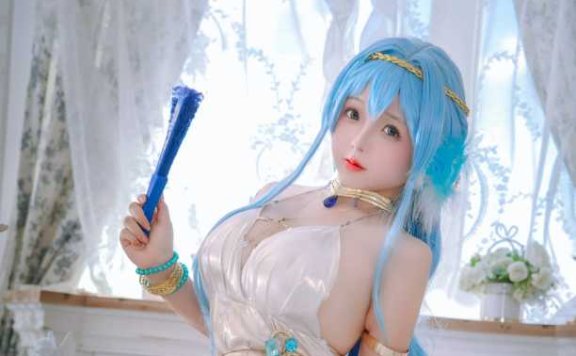 胜利女神日奈娇COS：诠释妮姬海伦高贵性感的舰长之姿