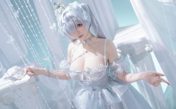 胜利女神星之迟迟COS：完美演绎妮姬灰姑娘的性感与优雅