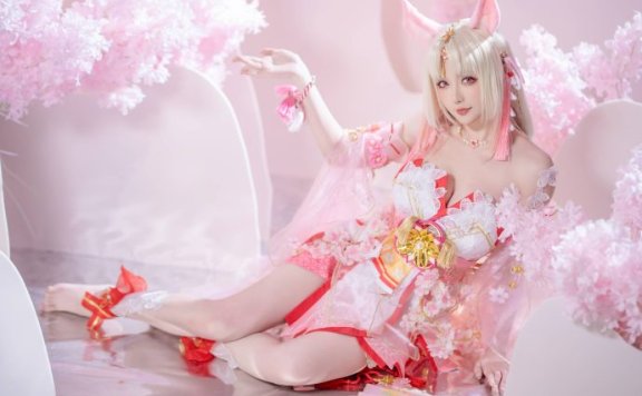 永劫无间星之迟迟COS：演绎樱云天女胡桃的甜美和性感