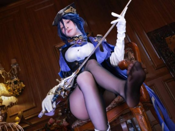 原神·水淼aquaCOS:展现原神女剑士克洛琳德的致命魅力