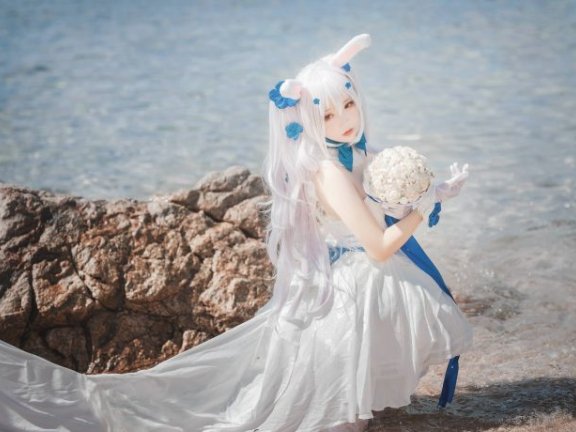 碧蓝航线面饼仙儿COS:展现婚纱版拉菲的唯美和梦幻魅力