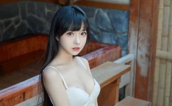 Shika小鹿鹿唯美泳装COS：温泉池畔优雅与性感的完美平衡