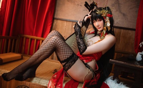 碧蓝航线瓜希酱COS：展现旗袍大凤的性感魅惑，妖而不俗