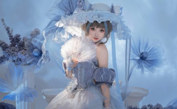 碧蓝航线面饼仙儿COS：完美还原礼服柴郡的皇家舰娘魅力