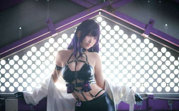 胜利女神ElyEE子COS：展现甜心疯子米哈拉的杀意与诱惑