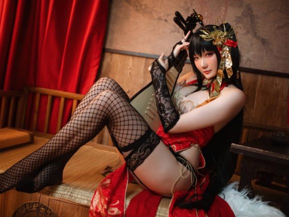 碧蓝航线瓜希酱COS：展现旗袍大凤的性感魅惑，妖而不俗
