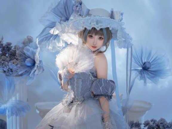 碧蓝航线面饼仙儿COS:完美还原礼服柴郡的皇家舰娘魅力