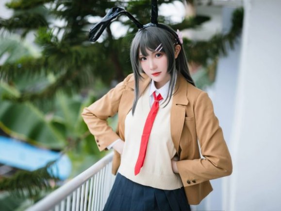 青春猪头少年瓜希酱COS：演绎校服樱岛麻衣的青春与傲娇