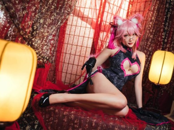 瓜希酱高扬斯卡娅COS：性感妖姬与狡黠女神的完美碰撞