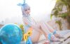 泳池边的女武神：小南宫cos琪亚娜·卡斯兰娜的青春与魅力
