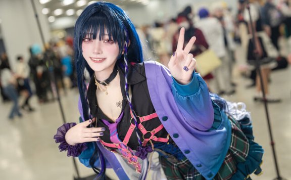 VTuber完美演绎：青野悠悠cos狂兰Meloco惊艳池袋阳光城