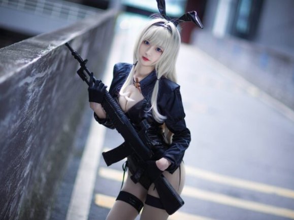 少女前线小南宫COS：演绎兔女郎AN-94的性感魅惑与冷艳