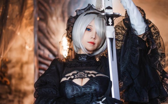 尼尔机械纪元蜜汁猫裘COS：演绎花嫁尤尔哈2B的性感与冷酷