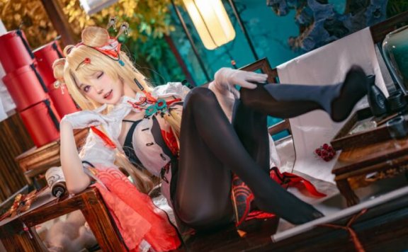 交错战线阿包也是兔娘COS：展现咎瓦尤斯的战场魅力与柔情