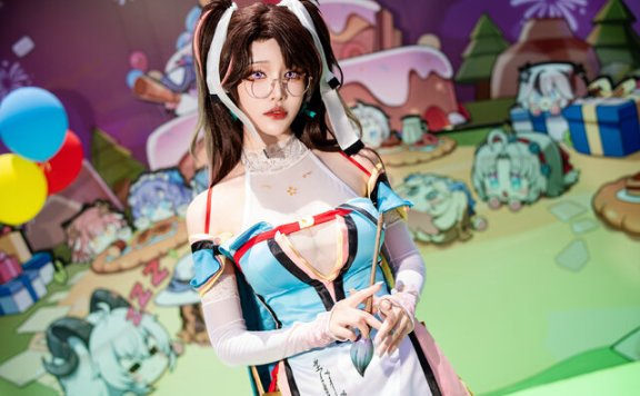 从画中走出的艺术灵魂：冥咲鸣潮·折枝COS知性美震撼全场