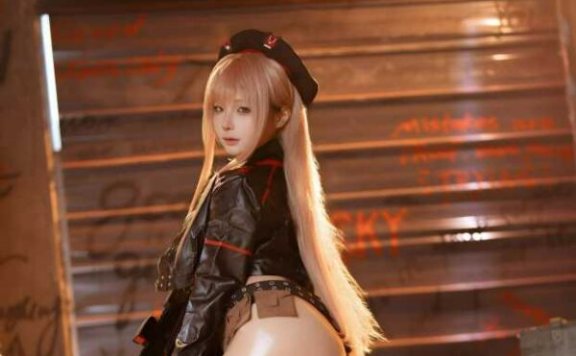 蠢沫沫胜利女神拉毗COS：诠释沉稳冷酷与性感魅力完美结合