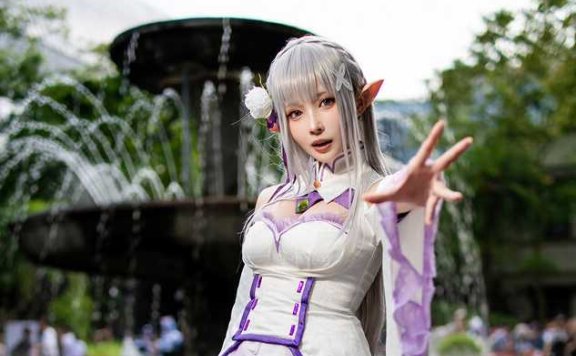 Coser Sithle惊艳台北Acosta！神还原爱蜜莉雅银发飘逸美如画