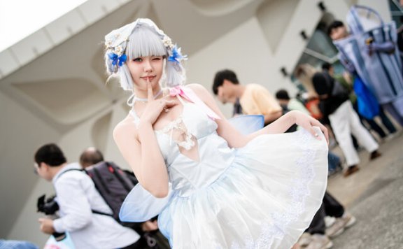 白鹭公主降临RF！Freya妃芽神里绫华cos裙摆撩动全场心跳