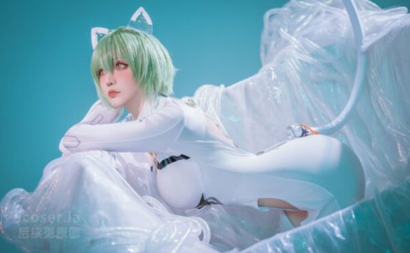 星之迟迟纳西莫夫COS：演绎碧蓝航线冰霜美人的威严性感
