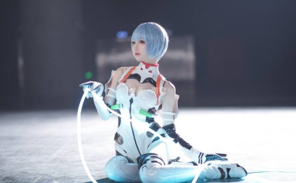 小南宫cos新世纪福音战士·绫波丽，冰山美人的完美降临！