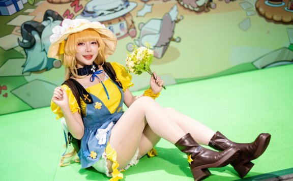 紫玥桃鸣潮维里奈COS：演绎温柔治愈与甜美元气双重魅力