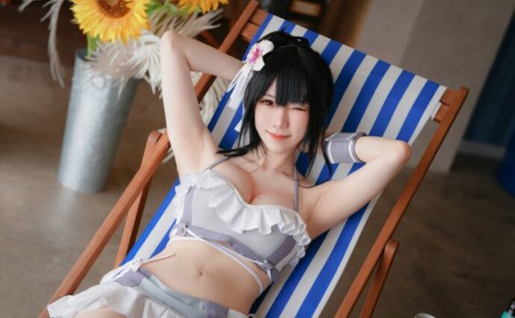 角色重生：Sally Dorasnow性感泳装COS与蒂法的夏日邂逅