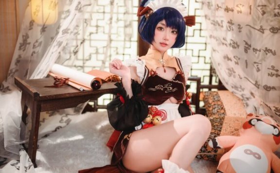 阿包也是兔娘香菱女仆COS：活力与甜美并存的美味诱惑