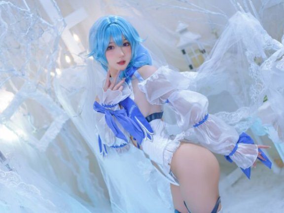 冰封优雅：阿包也是兔娘原神·优菈COS展现性感与冷艳魅力