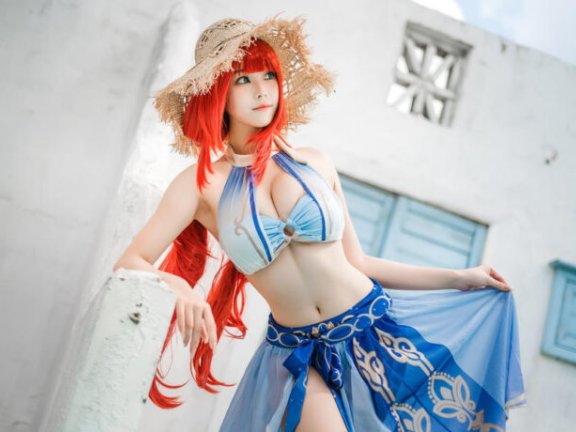 原神蜜汁猫裘COS：演绎夏日水岸泳装版妮露的灵动与优雅