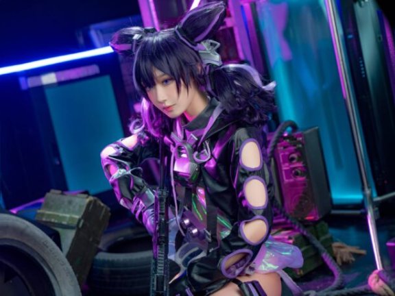 阿包也是兔娘小葡萄COS：未来战士与甜美少女的完美融合