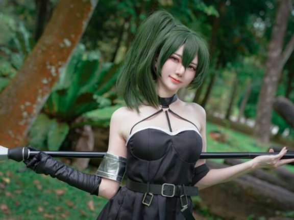 冷艳与魅惑并存：Sally Dorasnow葬送的芙莉莲尤贝尔COS