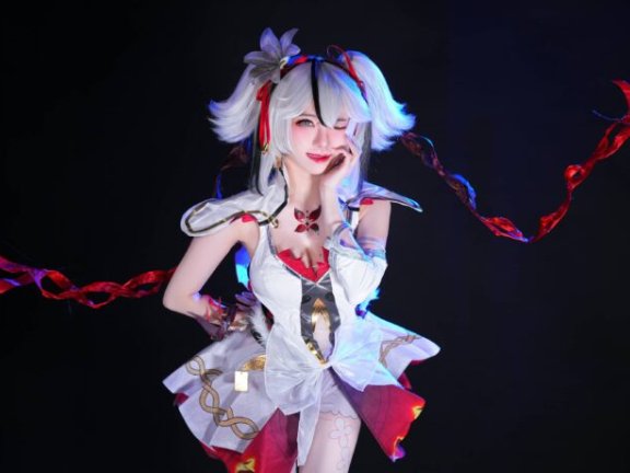 Sally Dorasnow椿COS：演绎鸣潮黑夜玫瑰的性感与神秘