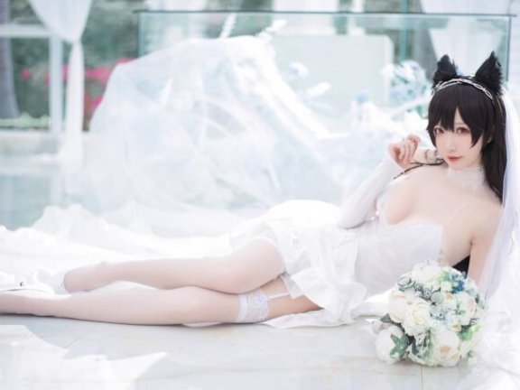 小南宫爱宕COS：演绎碧蓝航线婚纱版舰娘的温柔与诱惑