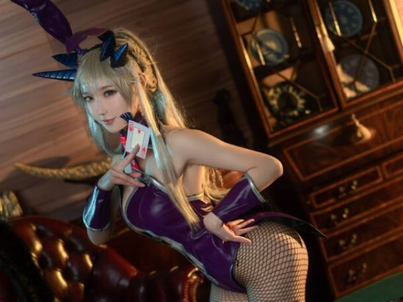 阿包也是兔娘黑枪呆COS：展现兔女郎的冷艳与俏皮双重魅力