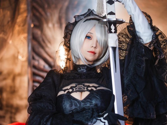 尼尔机械纪元蜜汁猫裘COS：演绎花嫁尤尔哈2B的性感与冷酷
