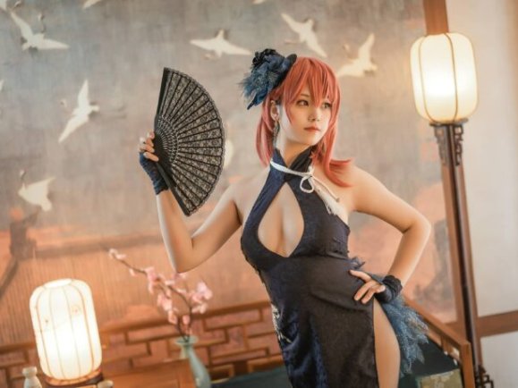 蜜汁猫裘黑太子COS：演绎碧蓝航线皇家贵族的优雅与性感